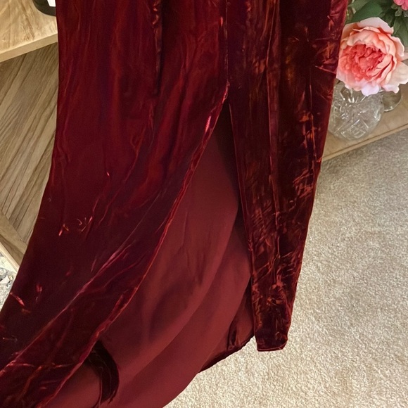 Stunning Vintage 90’s Burgundy Velvet Long Sleeve Mock Neck Gown Gothic Sz Small - Picture 6 of 15